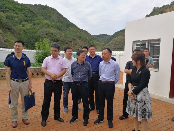 <b>水利部移民司（扶貧辦）勒宏強(qiáng)處長(zhǎng)，省水利廳水利水電處處長(zhǎng)白鵬翔、延安市水務(wù)局局長(zhǎng)張拴林，副區(qū)長(zhǎng)楊東和安塞區(qū)水務(wù)局、扶貧局等調(diào)研安塞供水工程</b>